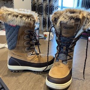Helly Hansen Garibaldi women’s boots NWT